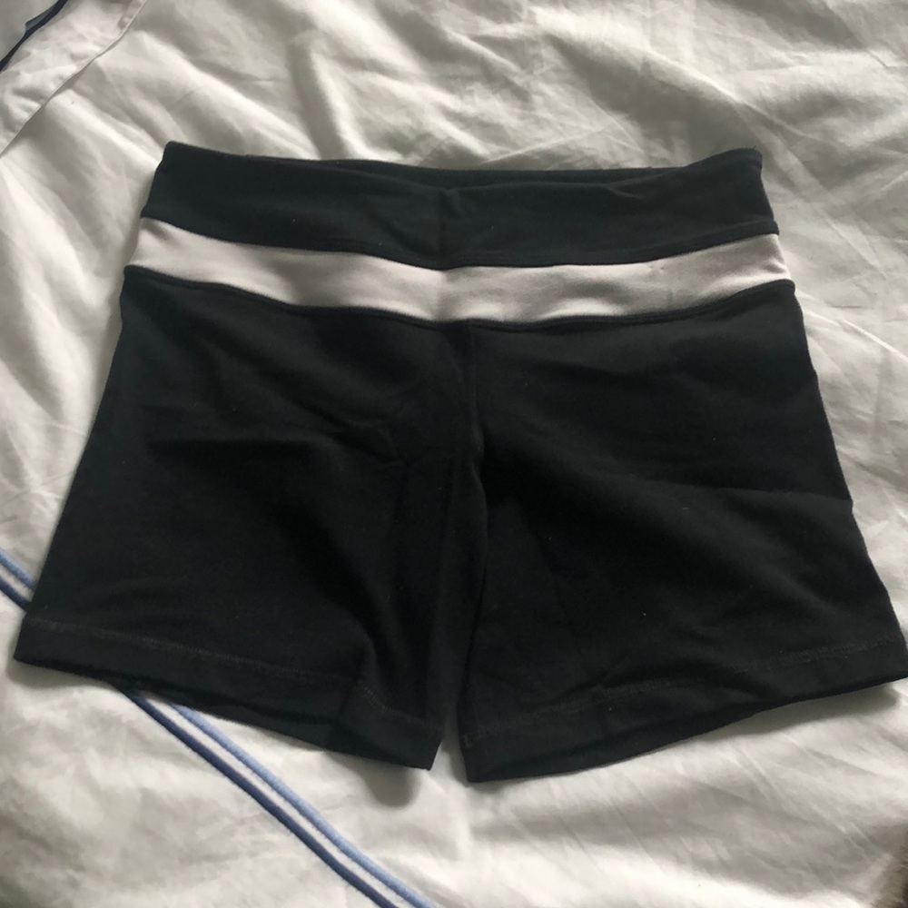 Lululemon reverse groove shorts size 4
